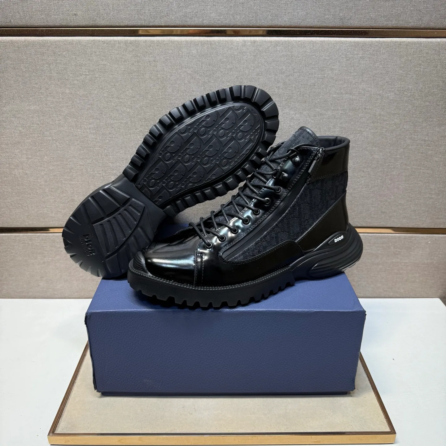 ⬛️Men's shoes 💰p580 [Dior~] Men's casual high-top shoes 2025z cabinet sales simultaneously 🔶Size: 39-44 #️⃣ 🔷2 colors🔜The upper is made of multi-material splicing➕Genuine leather lining, comfortable and breathable, sole: original comfortable and wear-resistant outsole, ⚠️Real shot📱Photographed🎬The real thing is better📢📢📢